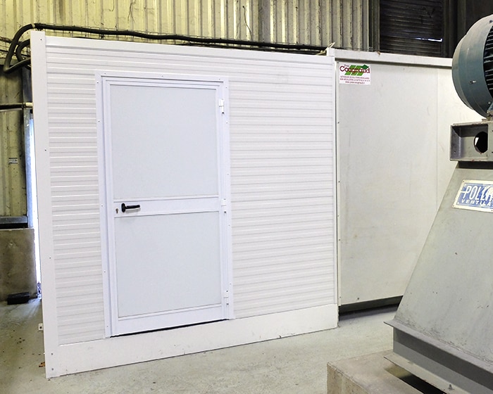 Le nouveau shelter (à gauche) a pu être installé à côté du shelter existant