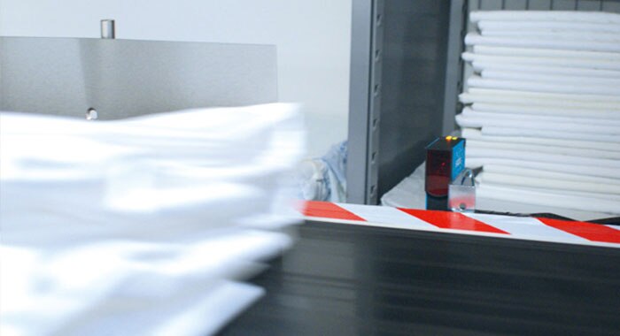 Une cellule photoélectrique positionnée en aval active l'appareil photo au bon moment.