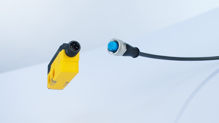 With IO-Link Safety and the new safeIDS sensor, tool changes on robots are simplified as docking stations no longer need to be wired.