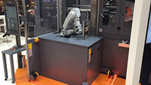 Sicherer Betrieb eines Roboters an einer Spritzgießmaschine dank safeHDDM® 